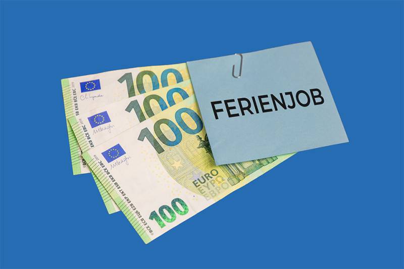 100-Euro-Banknote und Ferienjob